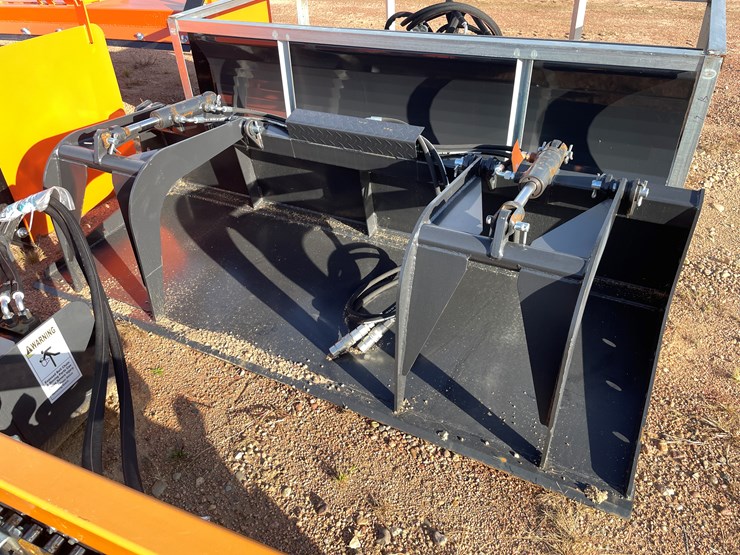 #4052-•-84"-smooth-faced-grapple-bucket-attachment-image-1