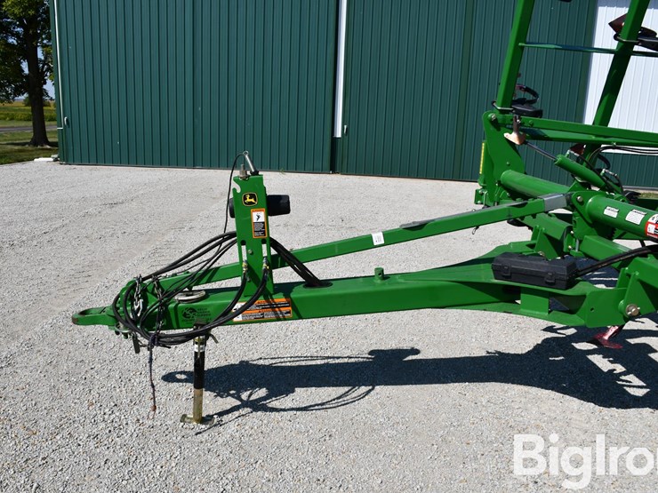 2013-john-deere-2210l-image-13