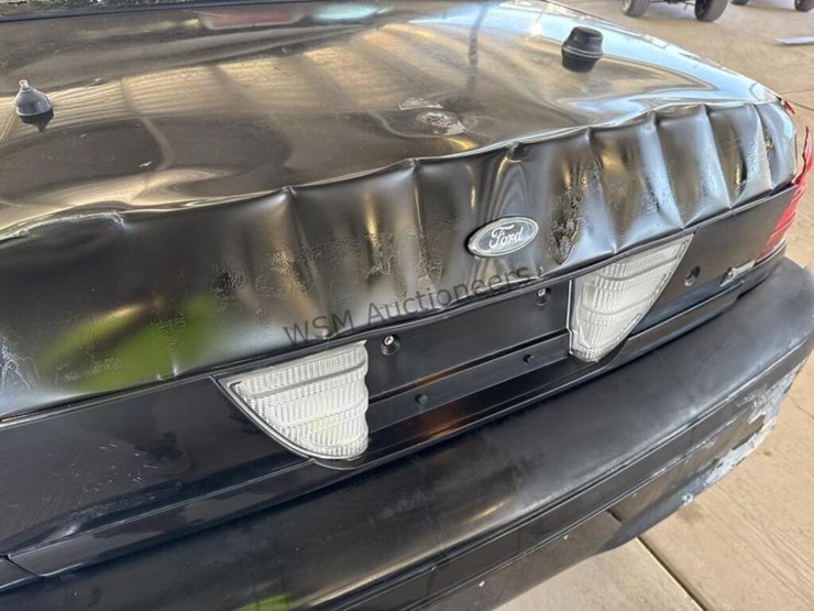 2009-ford-crown-victoria-sdn-image-10