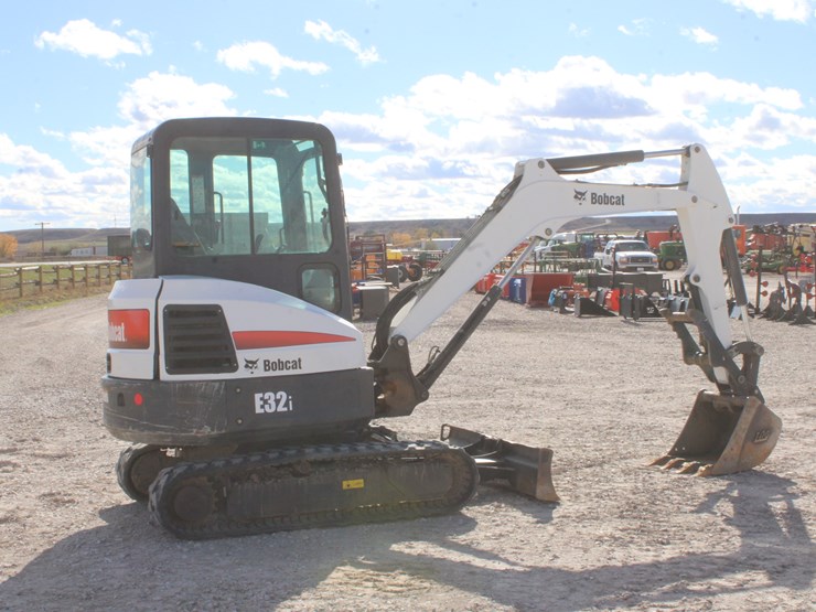 2016-bobcat-e32i-image-7
