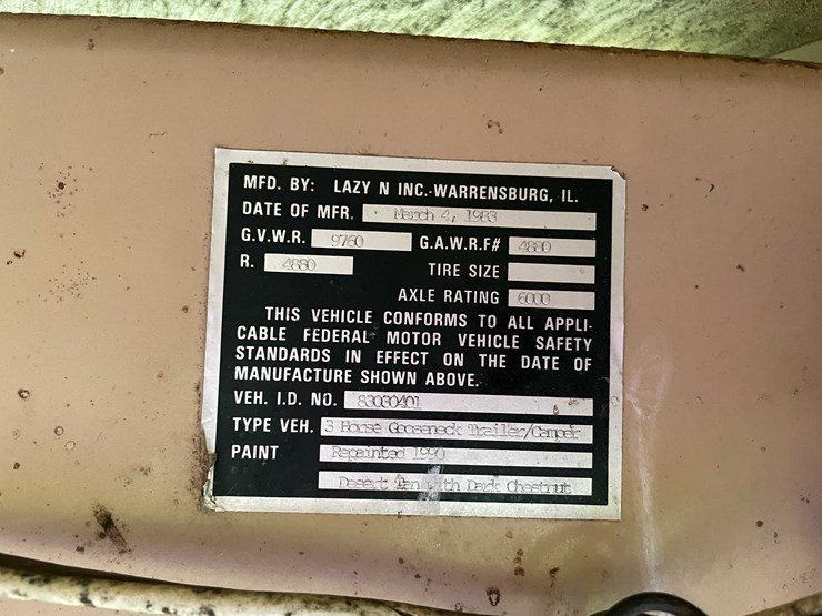 #8044-•-1986-3-horse-gooseneck-camper-trailer-(no-title)-image-69