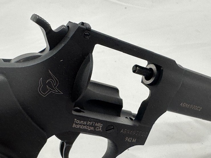 #2025-00067-•-taurus-942m-revolver-image-33