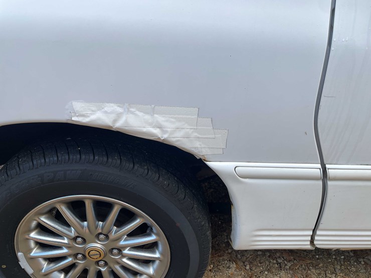 1999-chrysler-town-&-country-image-29