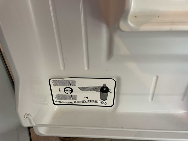 #6620-•-mini-fridge-image-16