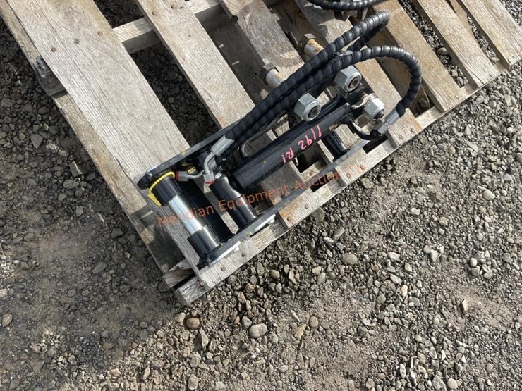 ir-mini-excavator-hydraulic-thumb-image-4