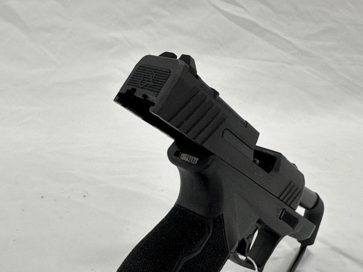 #2025-00059-•-taurus-gx4-pistol-image-32