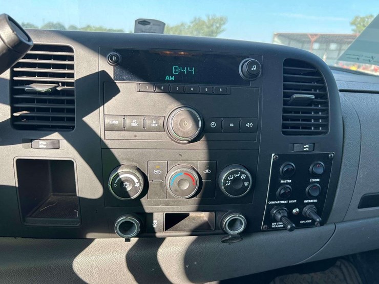 2012-chevrolet-silverado-2500-image-16