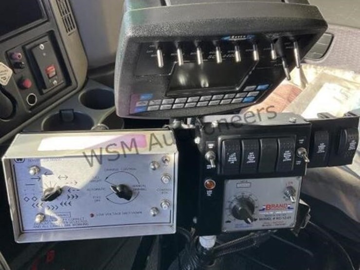 2014-international-4300lp-spray-truck-image-31