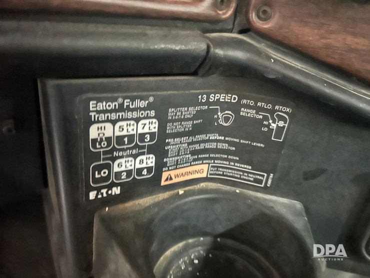 1999-freightliner-fld120-image-42