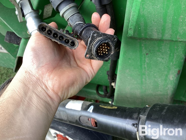 2011-john-deere-608c-image-14