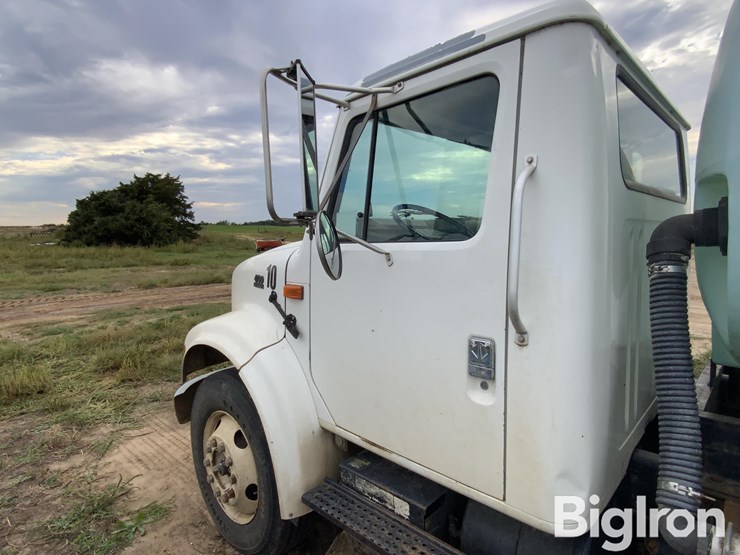 2001-international-4700-image-9