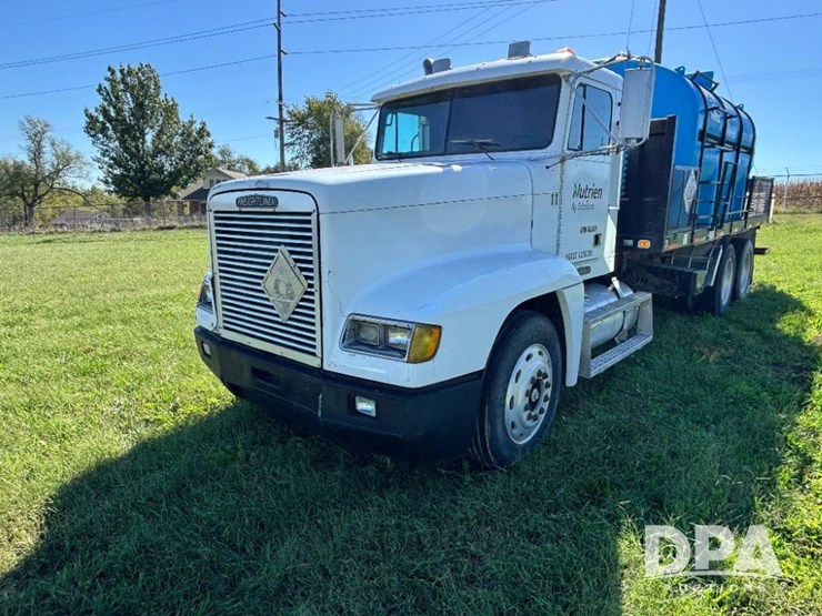 1993-freightliner-fld120-image-16