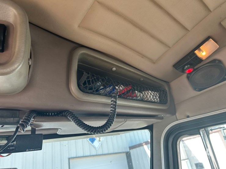 2004-peterbilt-379-image-49