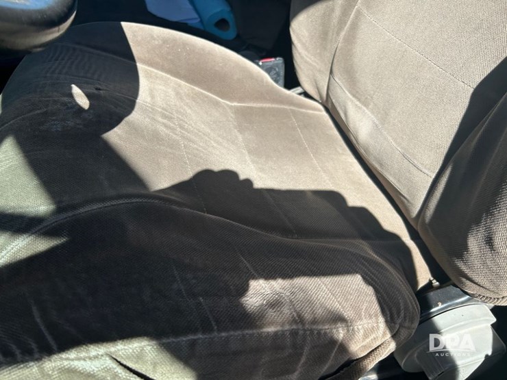 2004-peterbilt-379-image-36