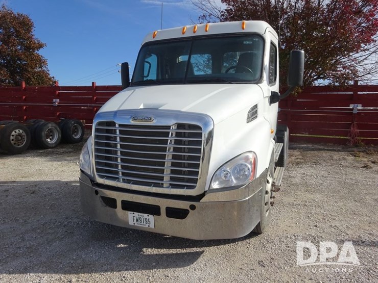 2018-freightliner-cascadia-day-cab-truck-(pz13986,-unit-405)-image-5