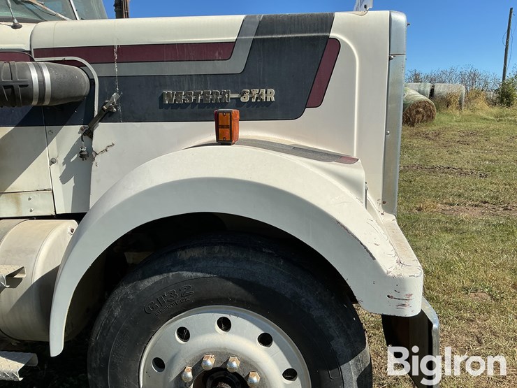 1979-john-deere-685-image-14