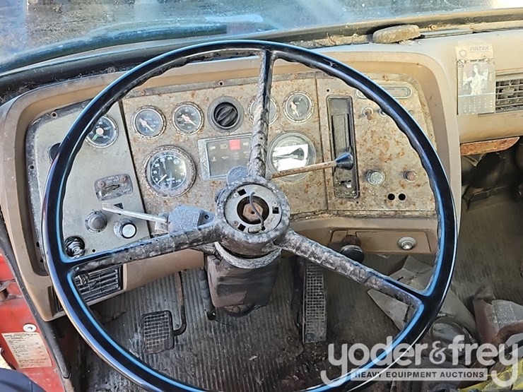 1988-ford-l8000-image-38