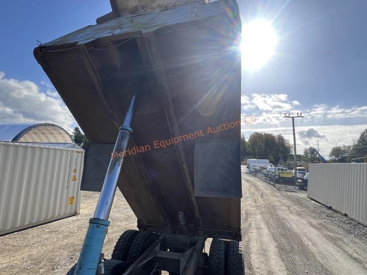 1979-ford-9000-image-32