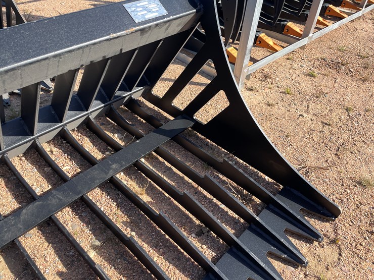 #4108-•-84"-rock-bucket-attachment-image-7