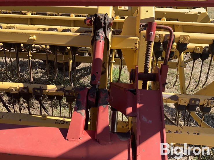 new-holland-216-image-15