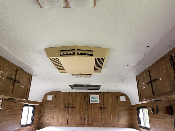 #8044-•-1986-3-horse-gooseneck-camper-trailer-(no-title)-image-67