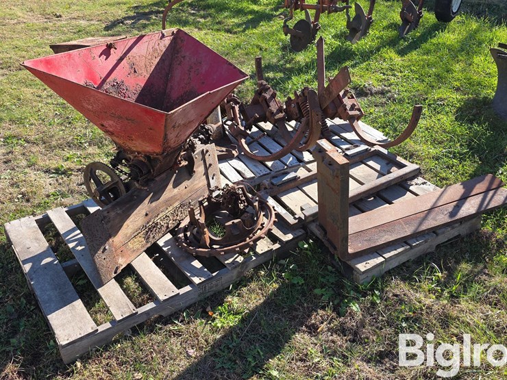 international-end-gate-seeder-image-1