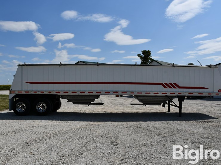 2020-neville-trailer-image-4