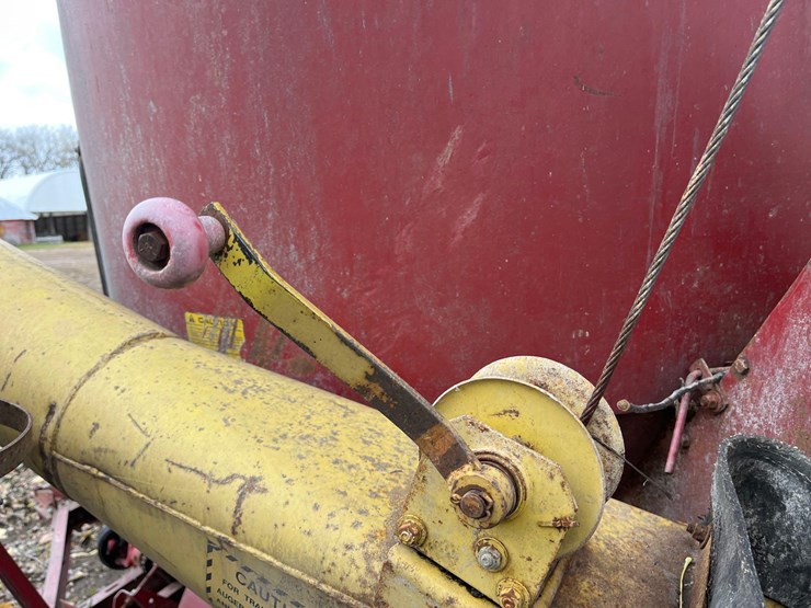 new-holland-354-image-14