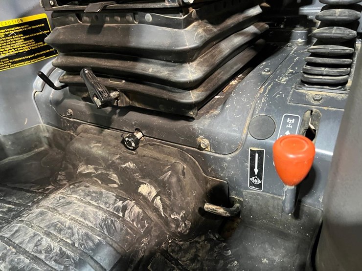 2015-kubota-l4060-image-36