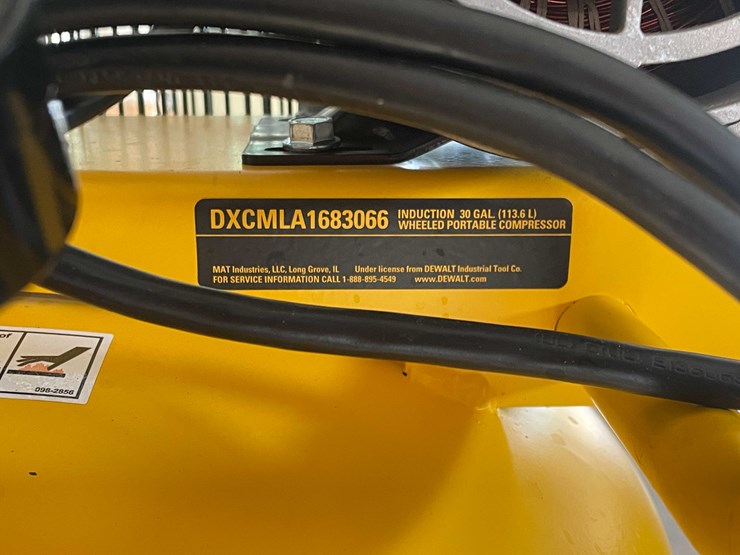#6606-•-dewalt-air-compressor-image-20