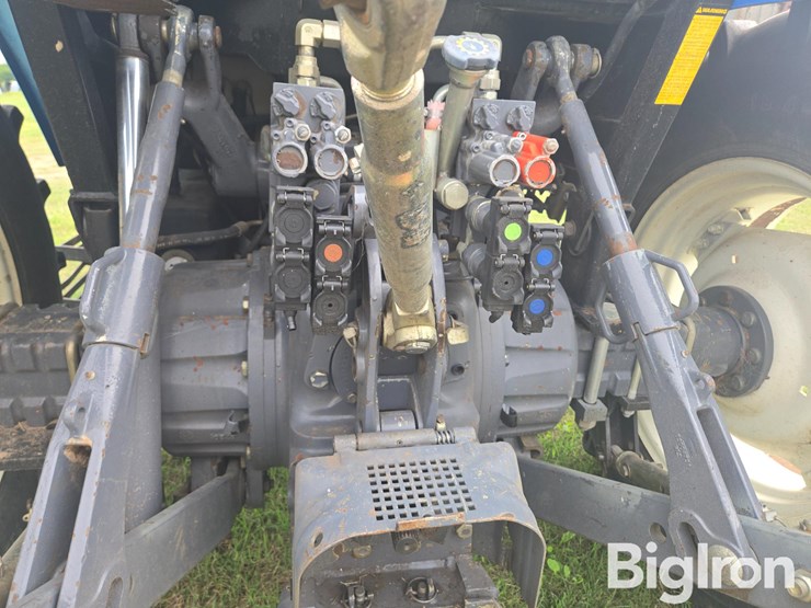 2002-new-holland-ts100-image-11