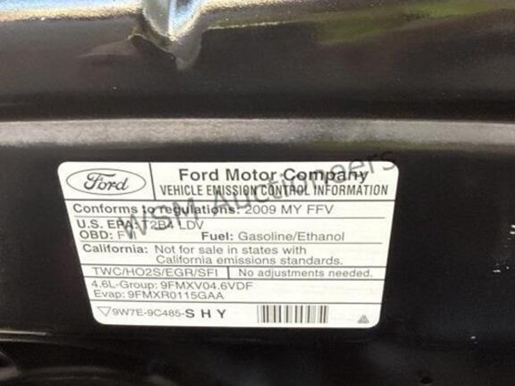 2009-ford-crown-victoria-sdn-image-13