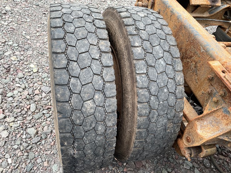 #1000-•-2005-mack-semi-tractor-(has-mi-title)-image-60