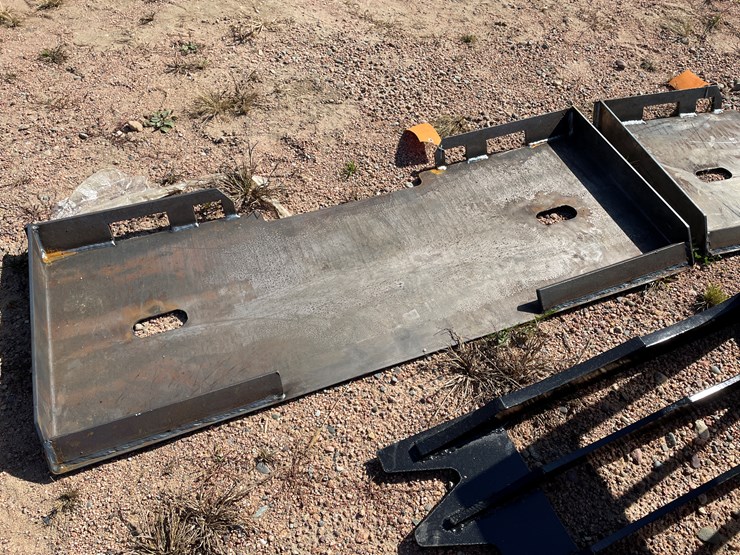 #4133-•-universal-adaptor-plate-image-1