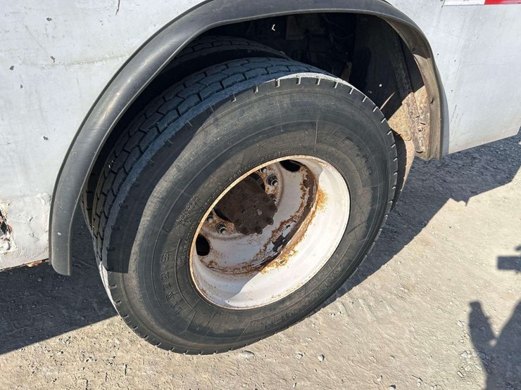 2005-international-durastar-4300-image-35