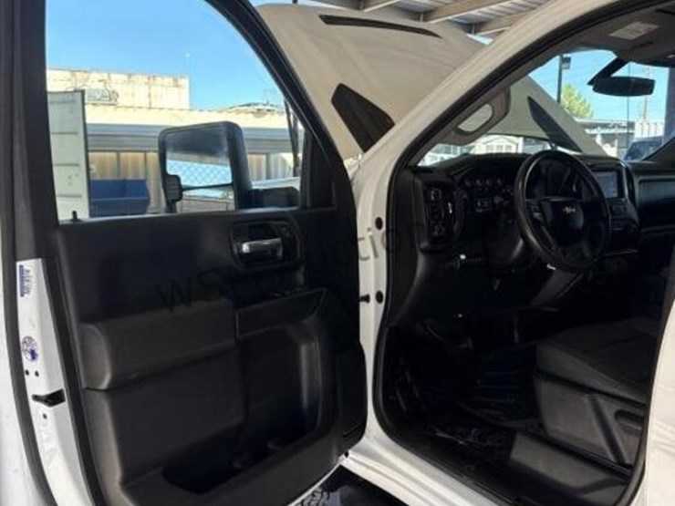 2021-chevrolet-silverado-2500hd-image-23