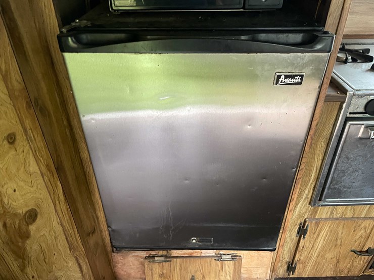 #8044-•-1986-3-horse-gooseneck-camper-trailer-(no-title)-image-61