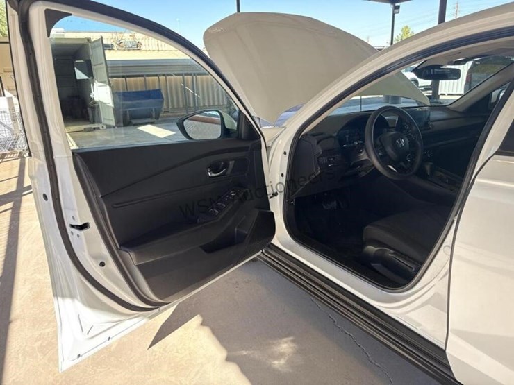 2023-honda-accord-lx-sdn-image-21