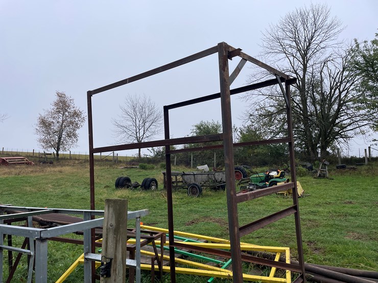 #8116-•-misc-metal-frames-image-15