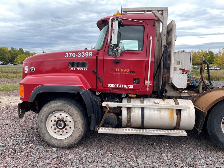 #1000-•-2005-mack-semi-tractor-(has-mi-title)-image-5
