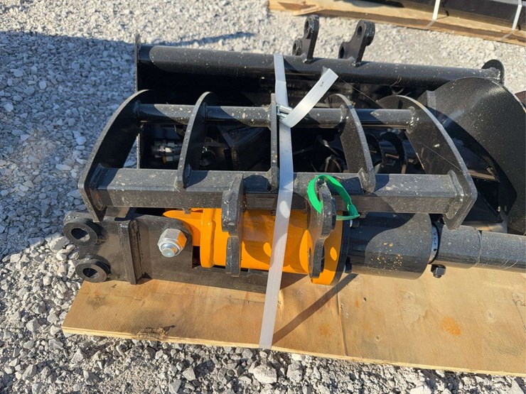 future-qty-(8)-excavator-attachment-image-7