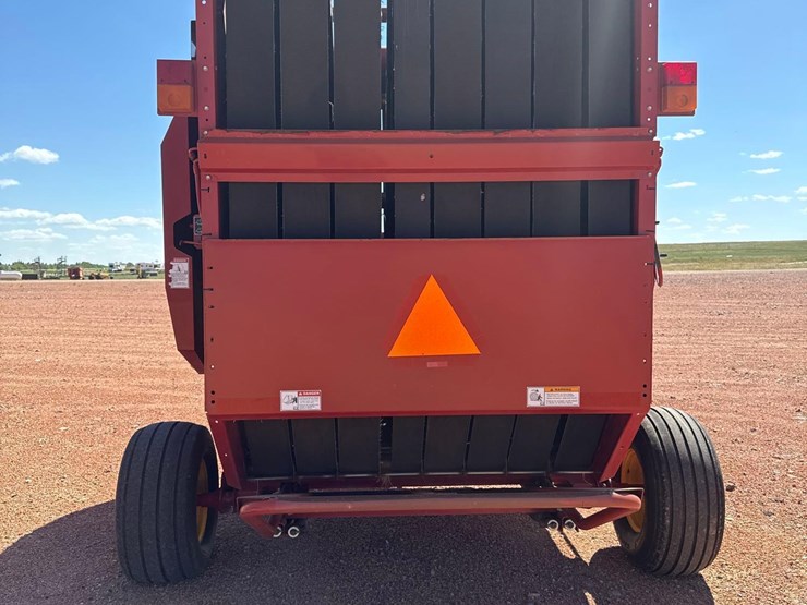 2009-new-holland-br7090-image-5