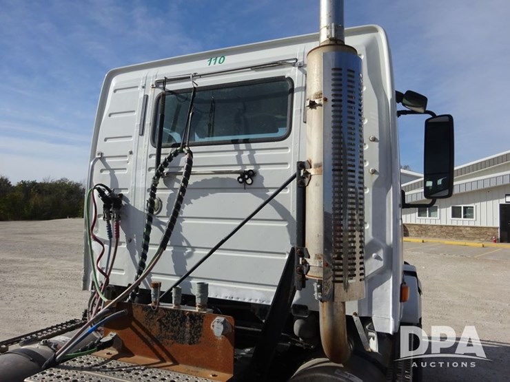 2007-volvo-vnl-day-cab-truck-(pz13987,-unit-110)-image-66