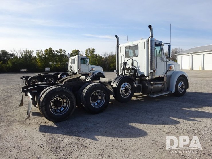 2016-freightliner-coronado-day-cab-glider-truck-(pz13983,-unit-716)-image-20