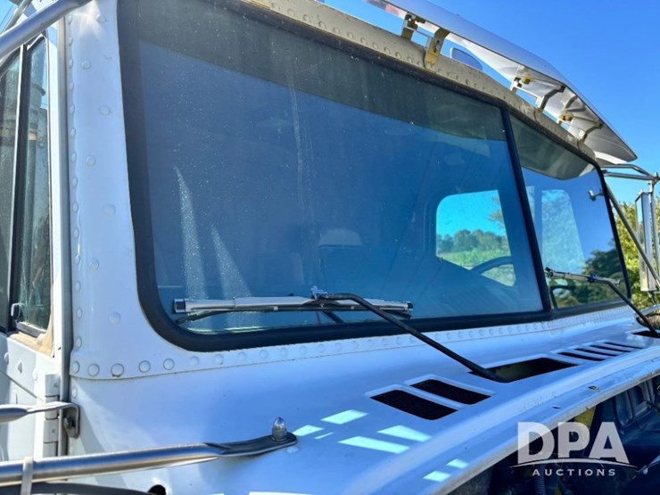 1993-freightliner-fld120-image-74