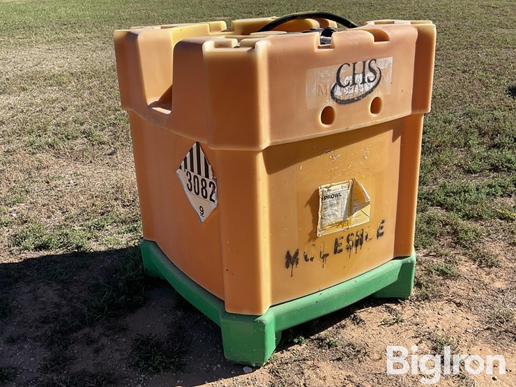 monsanto-250-gallon-liquid-fertilizer-poly-shuttle-image-3