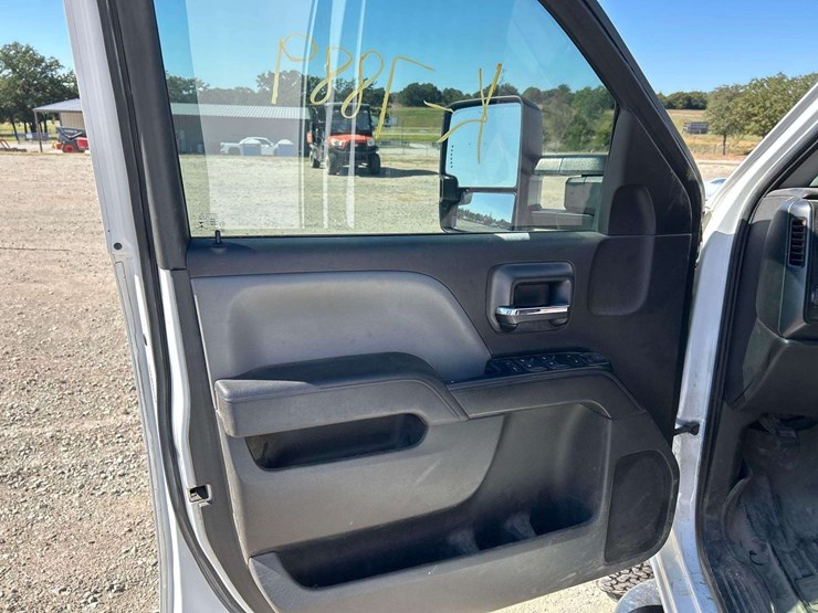 2016-chevrolet-silverado-2500-image-13