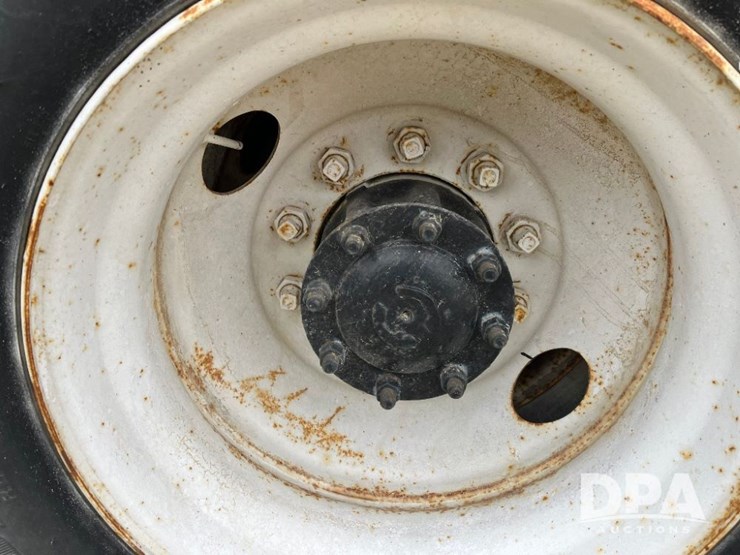 1995-freightliner-fl70-image-31