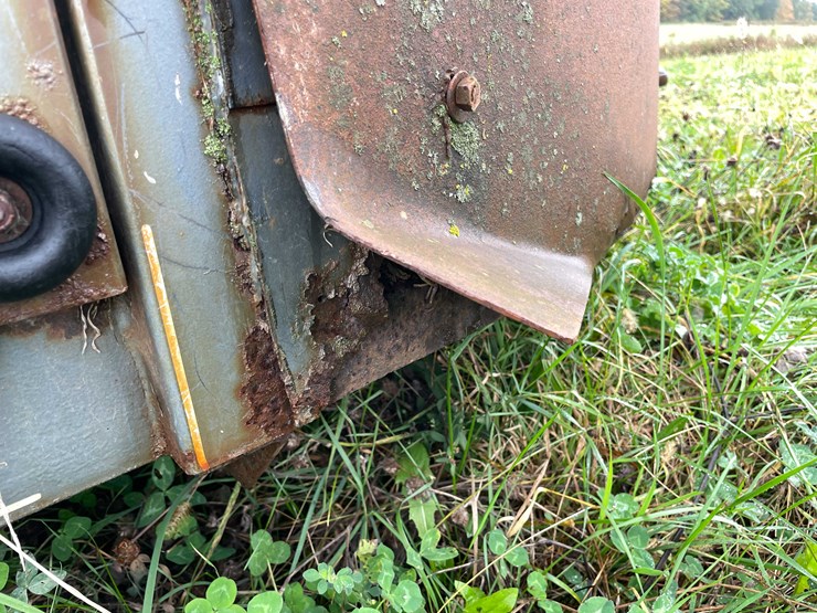 #8040-•-1998-corn-pro-tandem-axle-horse-trailer-(no-title)-image-15