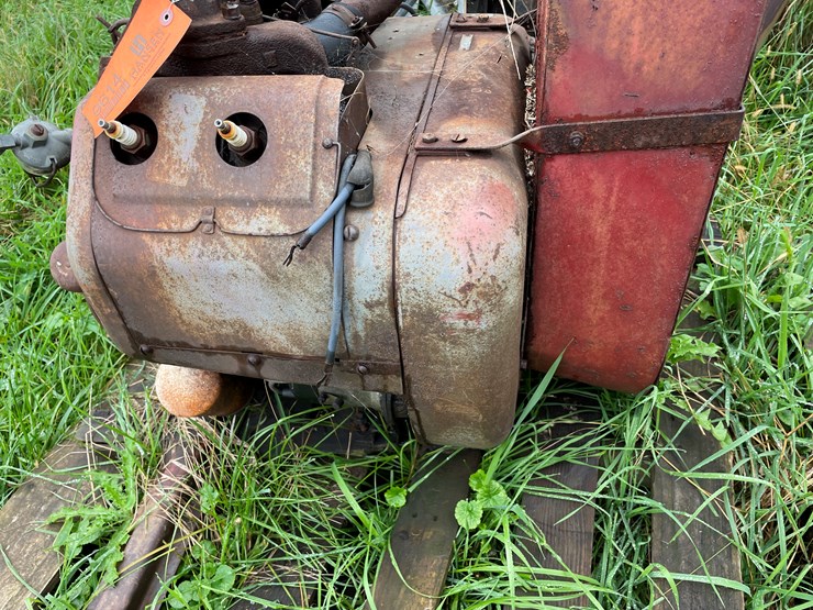 #9614-•-wisconsin-4-cylinder-engine-image-6